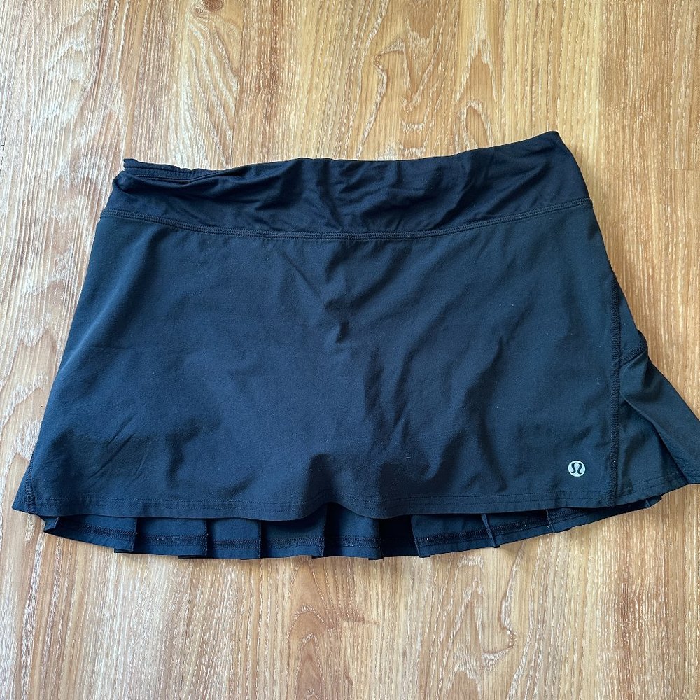 Lululemon women's black skirt